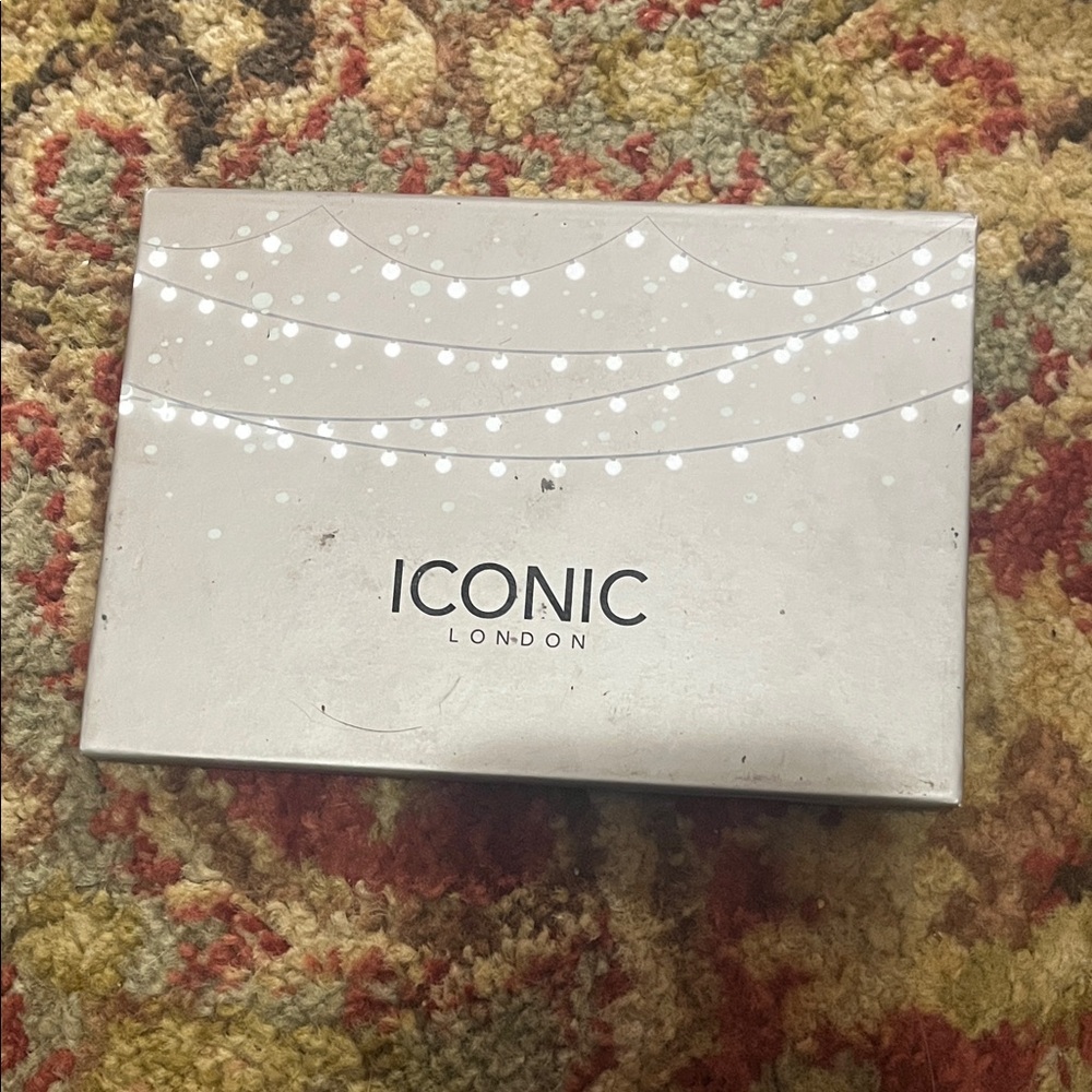 ICONIC London Silver Holiday Gift Box with String Light Design